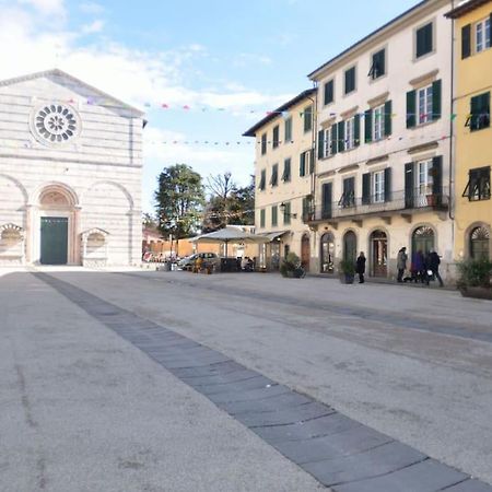 Appartamento La Camera Chiara Lucca Exterior photo