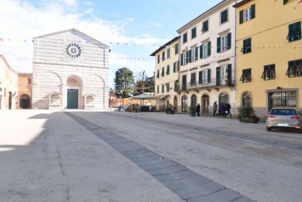 Appartamento La Camera Chiara Lucca Exterior photo